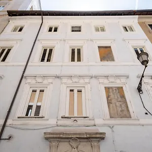 trevi-suites.it-romehotels.com/