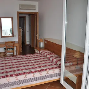 https://residenza-turistico-alberghiera-le-poste-del-pianone.it-tuscanyhotel.com